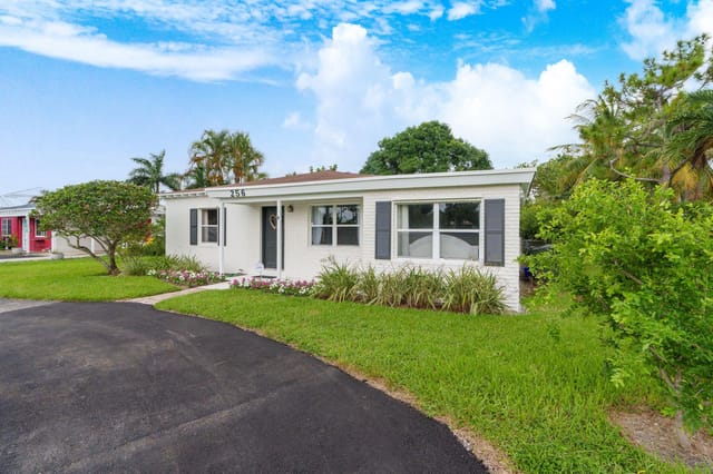 256 NE 16th Street, Delray Beach, FL 33444