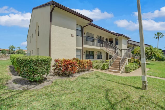 7593 Tahiti Lane 202, Lake Worth, FL 33467