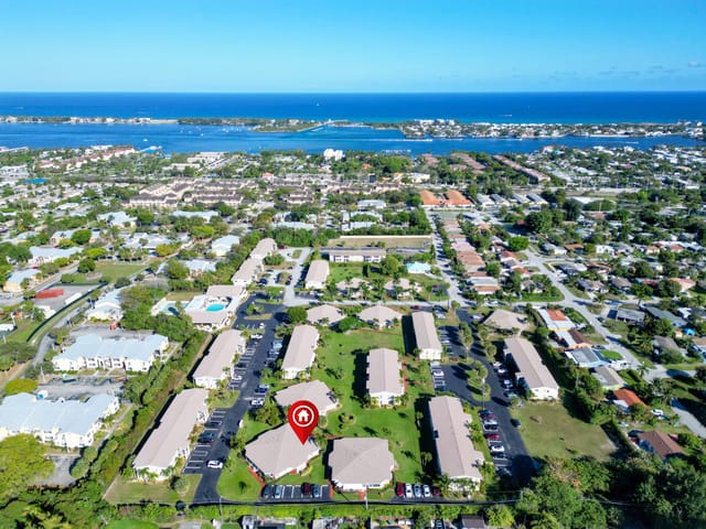 308 NE 17th Avenue 4, Boynton Beach, FL 33435