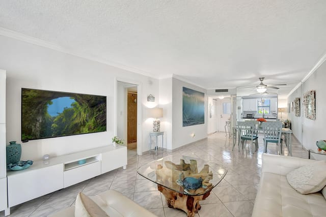 720 E Ocean Avenue 202, Boynton Beach, FL 33435