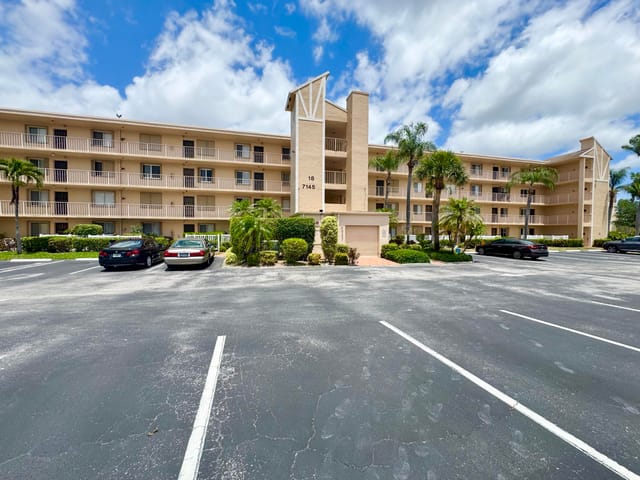 7145 Huntington Lane 102, Delray Beach, FL 33446