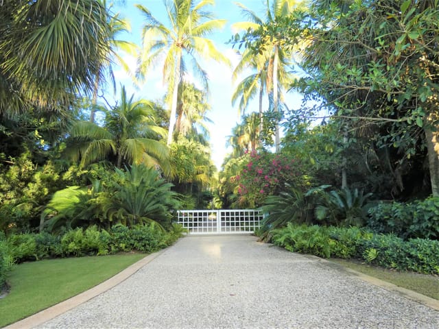 521 S Beach Road, Jupiter Island, FL 33455