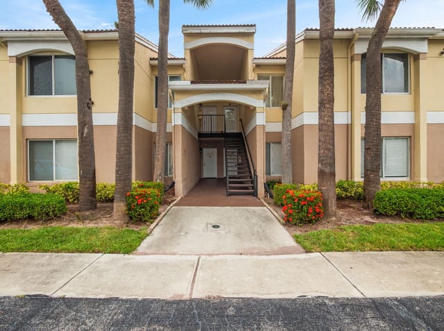 815 W Boynton Beach Boulevard 15-203, Boynton Beach, FL 33426