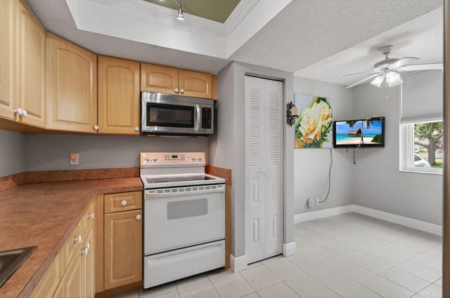 16 Willowbrook Lane 102, Delray Beach, FL 33446
