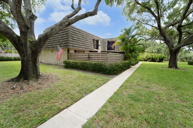 505 5th Terrace, Palm Beach Gardens, FL 33418