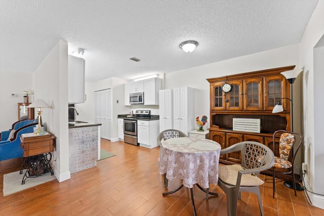 Dining/Kitchen