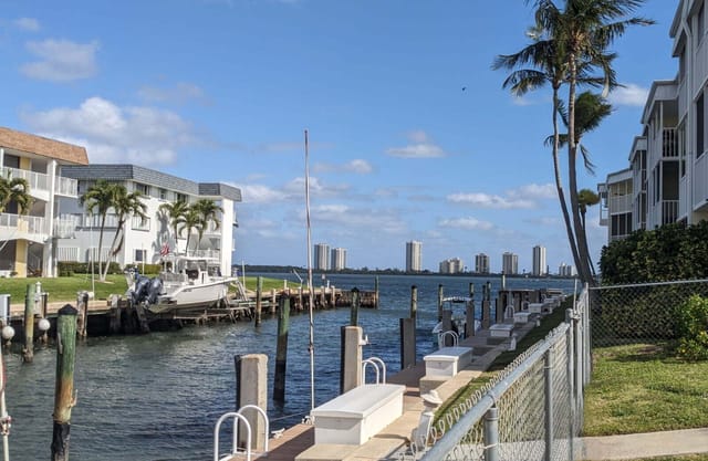 131 Doolen Court 208, North Palm Beach, FL 33408