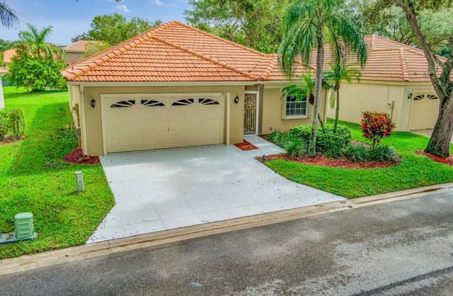 1011 Aspri Way, Riviera Beach, FL 33418
