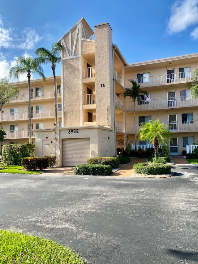 6935 Huntington Lane 108, Delray Beach, FL 33446