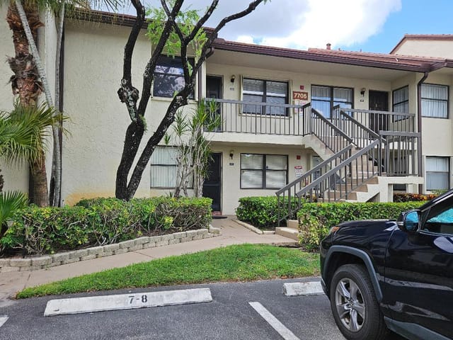 7706 Tahiti Lane 103, Lake Worth, FL 33467