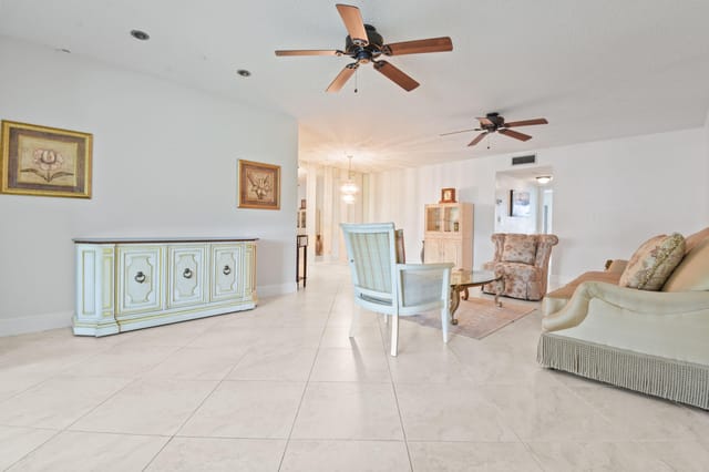1097CirTerrW,AptC-Interior(5)