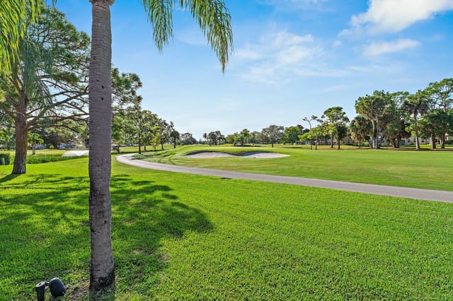 271 Old Meadow Way, Palm Beach Gardens, FL 33418