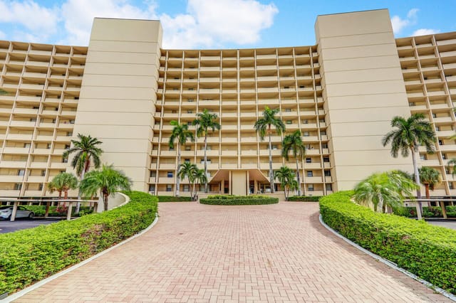 132 Lakeshore Drive 1117, North Palm Beach, FL 33408