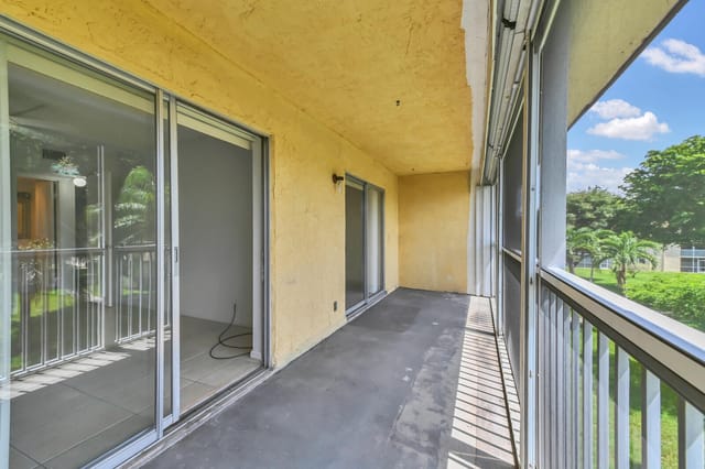 700 Village Green Court 314, Palm Springs, FL 33461