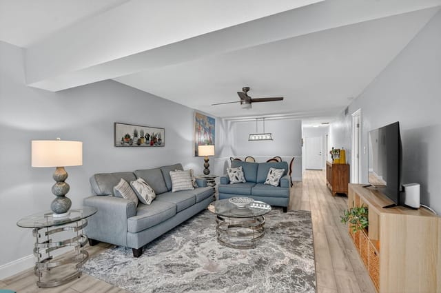 2411 papaya dr lr 2