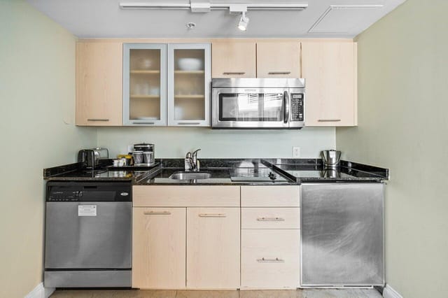 010-2670EastSunriseBoulevard-FortLauderd