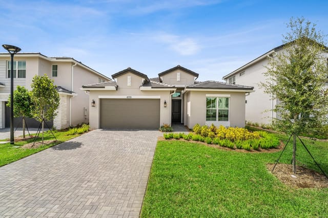 6770 SE Lost Pine Drive 24, Stuart, FL 34997