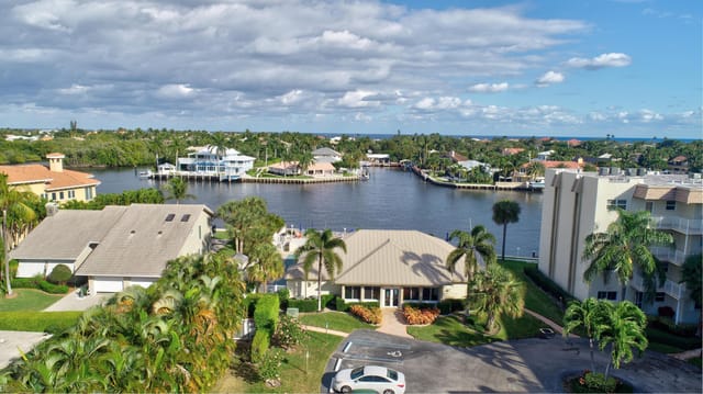 624 Snug Harbor Drive B8, Boynton Beach, FL 33435
