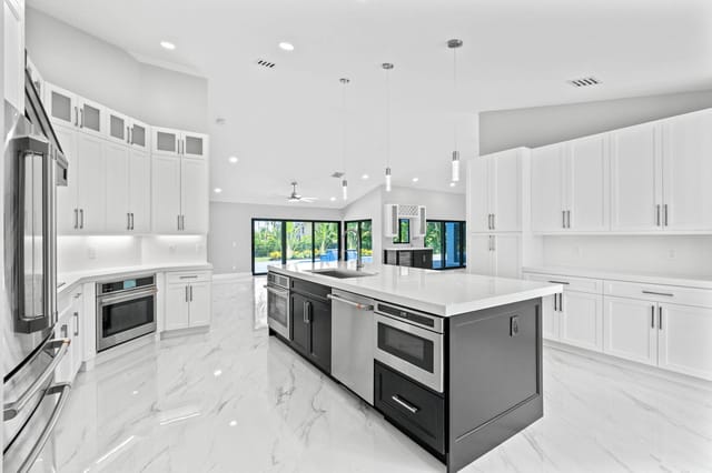15555 De Havilland Court, Wellington, FL 33414