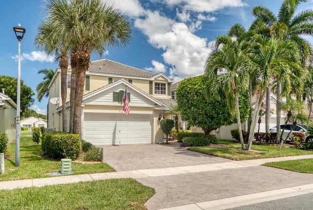 130 Hamilton Terrace, Royal Palm Beach, FL 33414