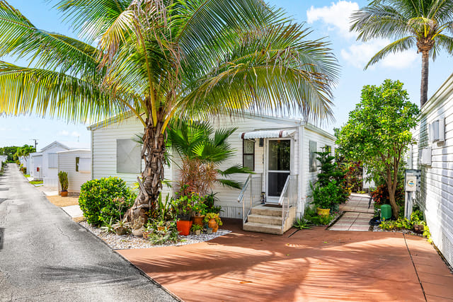 4 East Cedar Drive Cd, Briny Breezes, FL 33435