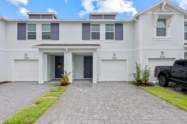 5731 SE Edgewater Circle, Stuart, FL 34997