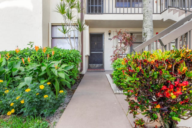 7698 Tahiti Lane 105, Lake Worth, FL 33467