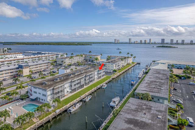 112 Doolen Court 302, North Palm Beach, FL 33408