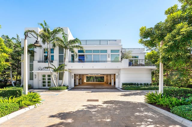 226 Palm Court, Delray Beach, FL 33444
