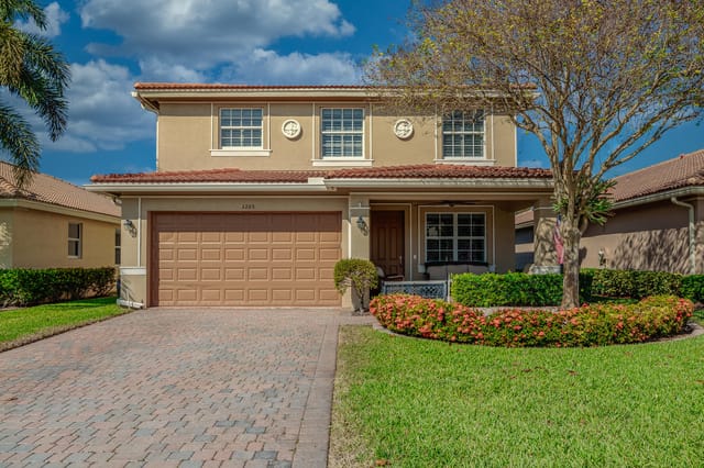 3285 SW Porpoise Circle, Stuart, FL 34997