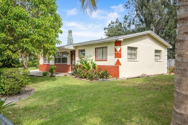1498 NW 1st Street, Boynton Beach, FL 33435