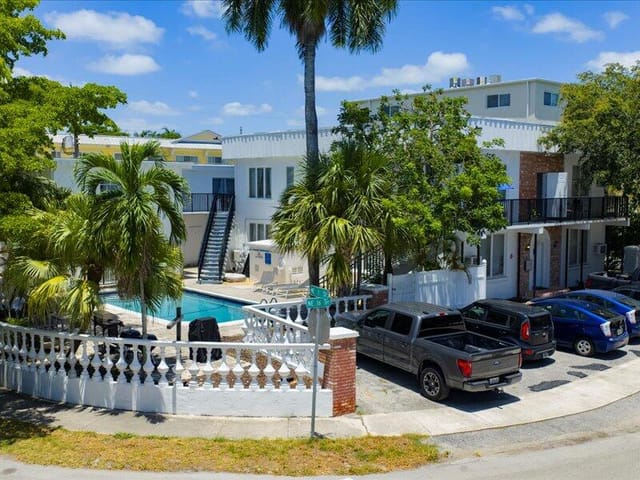 105 NE 16th Terrace, Fort Lauderdale, FL 33301