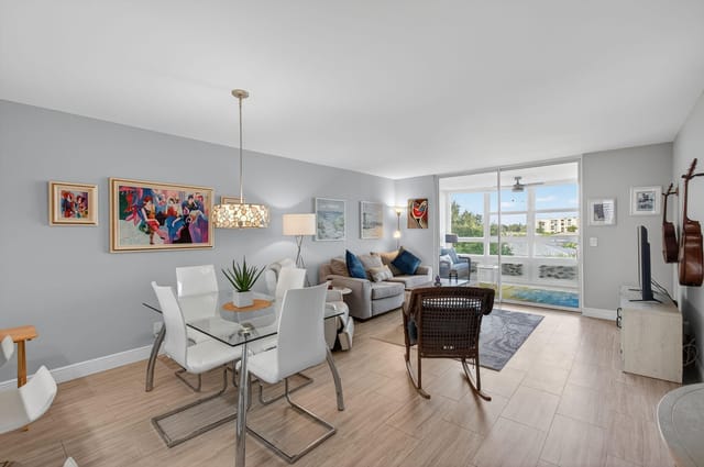 25 Abbey Lane 402, Delray Beach, FL 33446