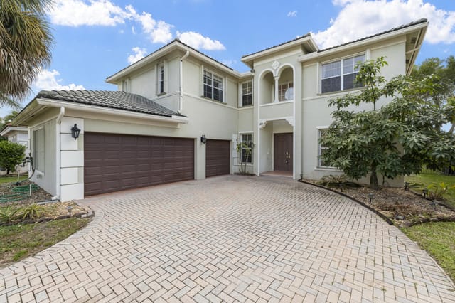 166 Bella Vista Way, Royal Palm Beach, FL 33411