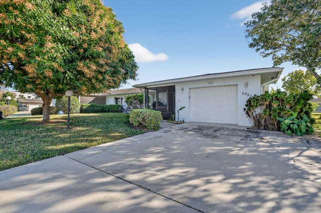5926 N Los Alamos Lane, Delray Beach, FL 33484