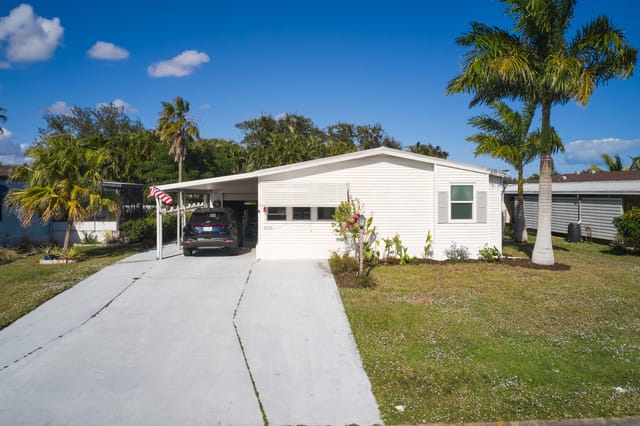 2779 SW Olds Place, Stuart, FL 34997