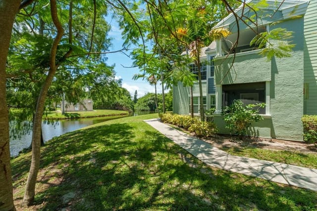 1050 Crystal Way P, Delray Beach, FL 33444