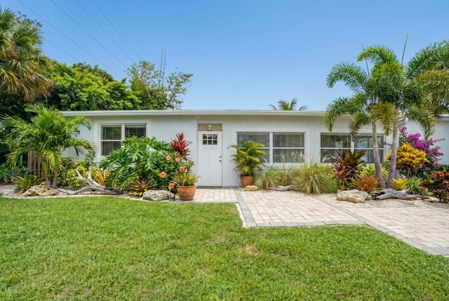 1205 S Lake Drive, Lantana, FL 33462