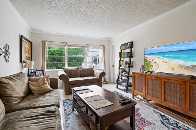 1516 S Lakeside Drive 207, Lake Worth Beach, FL 33460
