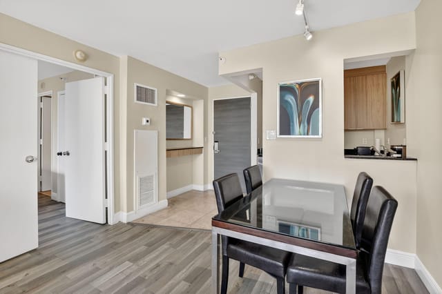 2670 E Sunrise Blvd. 320
