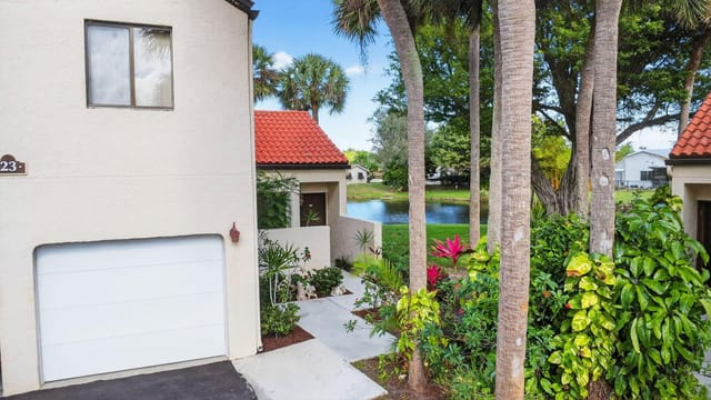 23 Via De Casas Sur 105, Boynton Beach, FL 33426