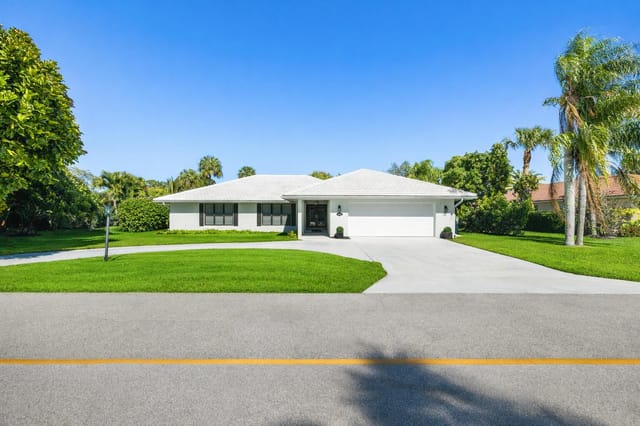 2831 SE Fairway W, Stuart, FL 34997