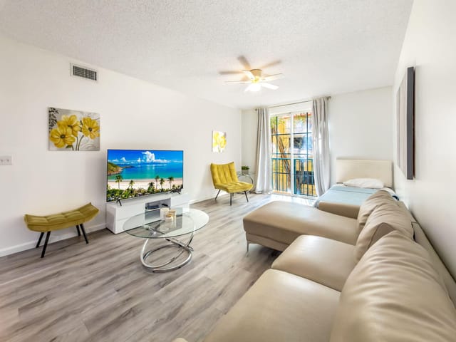 630 S Sapodilla Avenue 218, West Palm Beach, FL 33401