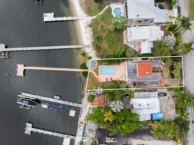 114 S Lake Drive, Lantana, FL 33462