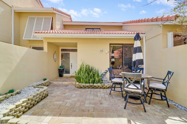 127 Old Meadow Way, Palm Beach Gardens, FL 33418