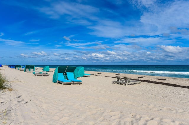 PALM BEACH SHORES WIDE SANDY BEACHES