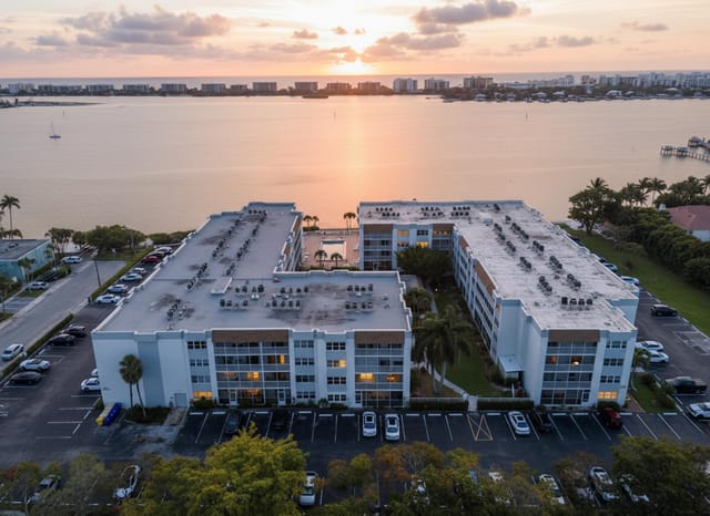 1502 S Lakeside Drive 204, Lake Worth Beach, FL 33460