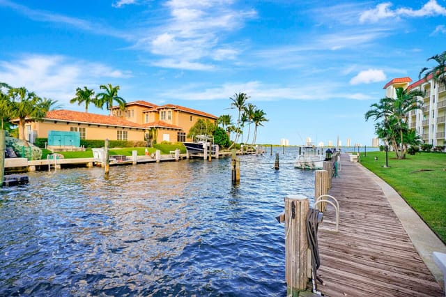 105 Paradise Harbour Boulevard 112, North Palm Beach, FL 33408