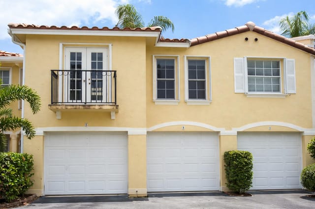 1030 Lake Shore Drive 206, Lake Park, FL 33403