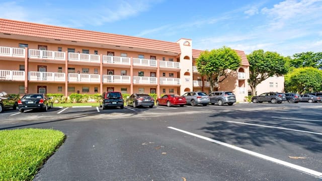 9581 Sunrise Lakes Boulevard 309, Sunrise, FL 33322
